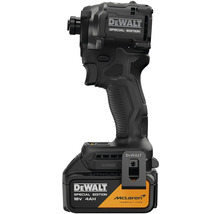 Akumulátorový rázový utahovák DeWalt Special Edition v černé barvě s 18 Voltovou 4 Amperhodinovou lithium iontovou baterií McLaren