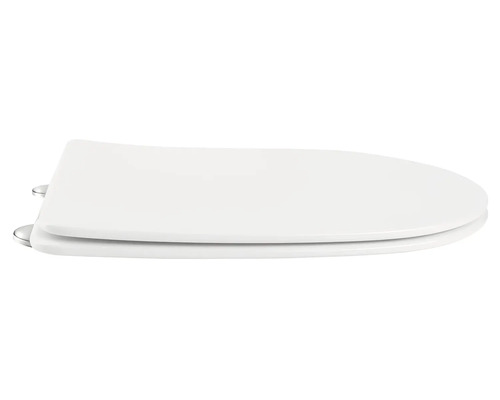 Bílé toaletní sedátko s uzavřeným víkem a chromovanými panty, boční pohled.