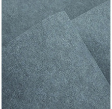 Detailní pohled na strukturovaný povrch z vláknitého materiálu v antracitové barvě.