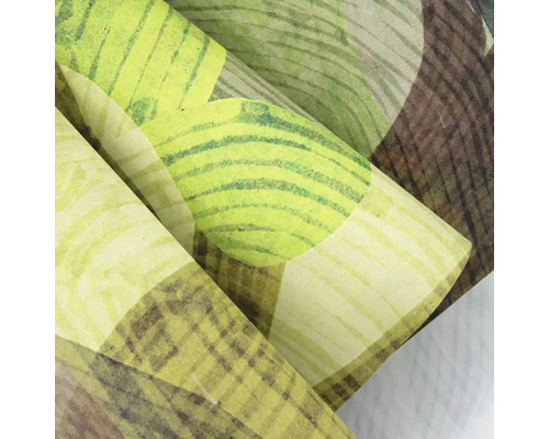 Detail tapety s geometrickým vzorem zakřivených linií a kruhů v zelené, žluté a hnědé barvě.