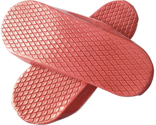 Strukturovaná podrážka boty s protiskluzovým profilem pro bezpečný postoj.