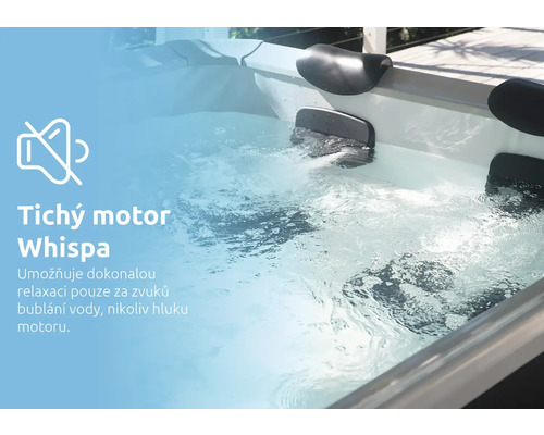 Detailní pohled na vířivku s opěrkami hlavy a bublající vodou, symbol tichého chodu díky motoru Whispa.