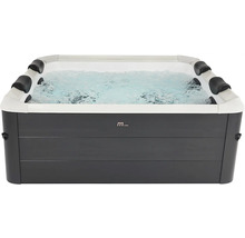 Obdélníková vířivka MSpa s bublající vodou a čtyřmi opěrkami hlavy.