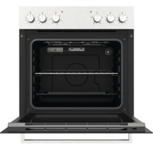 Vestavná trouba s otevřenými dvířky, nerezový panel se šesti knoflíky, černý vnitřní prostor s roštem a plechem na pečení.