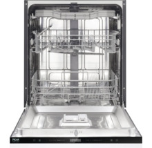 Otevřená vestavná myčka nádobí PKM se třemi kovovými koši a digitálním ovládacím panelem na horní straně dvířek.