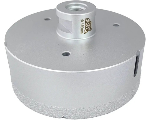 Stříbrná diamantová děrovka o průměru 110 milimetrů pro jádrové vrtání.