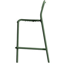 Zelený kovový rám barové židle s integrovanou opěrkou na nohy, boční pohled.
