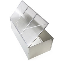 Pařeniště z kovu s výklopným víkem z průhledných polykarbonátových desek pro zahradu.