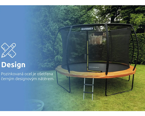 Trampolína Marimex s ochrannou sítí a žebříkem na zahradě, rám z pozinkované oceli s černým nátěrem.