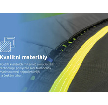 Detailní pohled na kvalitní materiály a pevné šití ochranného lemu trampolíny Marimex.