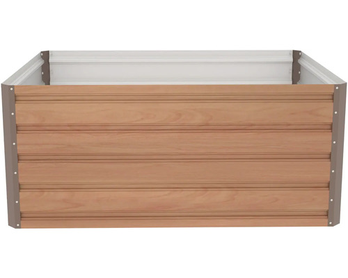 Obdélníkový vyvýšený záhon z kovu v dekoru dřeva s vodorovnými lamelami.