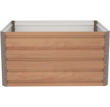 Kovový vyvýšený záhon s panely v dekoru dřeva a stabilními rohovými sloupky.