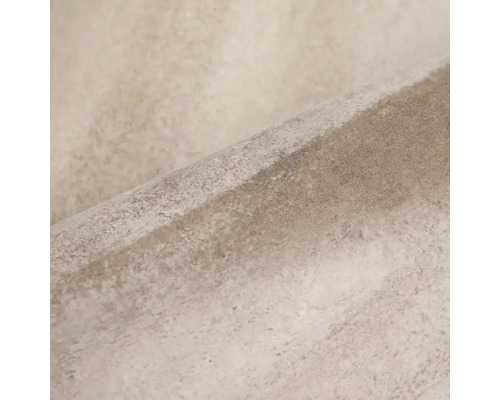 Detailní záběr dlaždice se strukturovaným povrchem v dekoru kamene a zkosenou hranou.