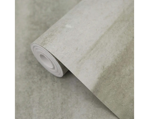 Vliesová tapeta v designu betonu, částečně rozvinutá role tapety se strukturou.