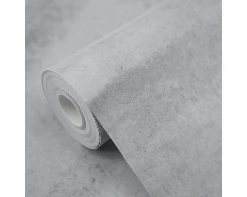 Role vliesové tapety s šedým betonovým vzhledem a strukturovaným povrchem.
