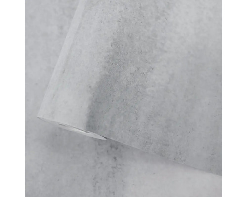 Vliesová tapeta s šedou strukturou v betonovém vzhledu.