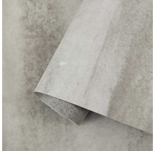 Strukturovaná vliesová tapeta s betonovým vzhledem a matným povrchem ve světle šedé barvě.