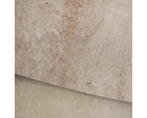 Béžová dlažba s imitací kamene a strukturovaným povrchem.