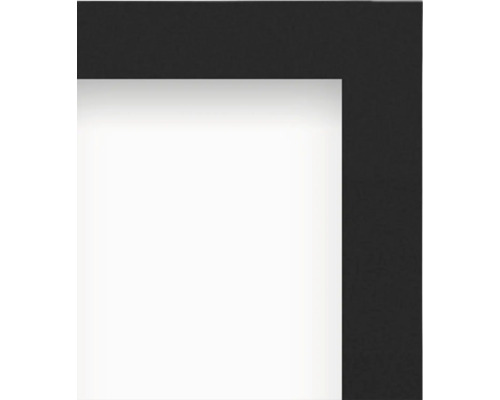 Detailní pohled na roh černého fotorámečku s bílou paspartou.
