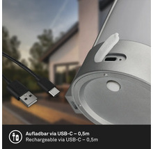 Detailní záběr na produkt s USB-C portem a nabíjecím USB kabelem o délce nula celá pět metru.
