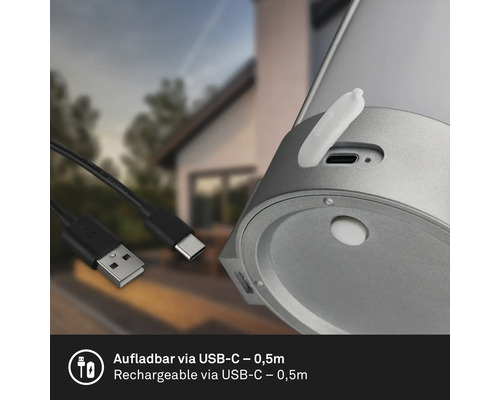 Detailní záběr na produkt s USB-C portem a nabíjecím USB kabelem o délce nula celá pět metru.