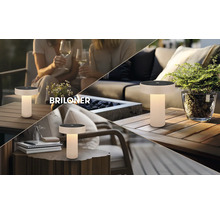 Venkovní stolní LED lampa Briloner na dřevěných stolech v různých zahradních a terasových prostředích, moderní design, bezdrátová.