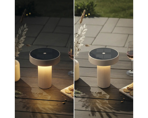 Moderní solární stolní lampa s rýhovaným podstavcem na zahradním stole, srovnání při denním světle a za soumraku s teplým světlem.