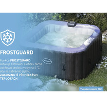 Nafukovací vířivka Marimex se vzorem ratanu a funkcí Frostguard v zasněžené zahradě s bublající vodou.