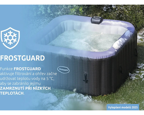Nafukovací vířivka Marimex se vzorem ratanu a funkcí Frostguard v zasněžené zahradě s bublající vodou.