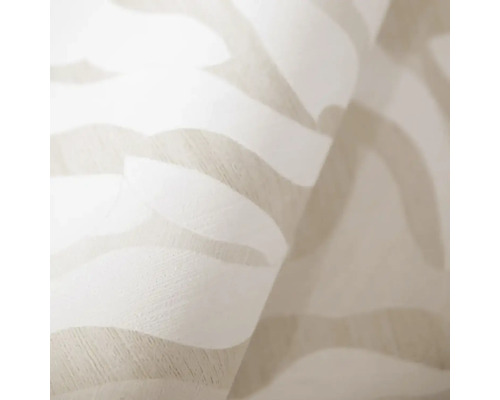 Detail tapety s vlnitym, organickym vzorem a vlaknitou texturou.