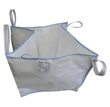 Bílý Big Bag se čtyřmi modrými zvedacími oky z odolného polypropylenu na stavební materiály.