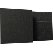 Čtvercové akustické panely z plsti, jeden hladký panel a jeden panel s geometrickým trojúhelníkovým vzorem, antracit.