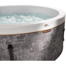 Nafukovací vířivka MSpa s technologií SyncJet, šedou melírovanou vnější stěnou a bublající vodou.