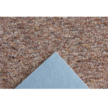 Smyčkový koberec s melírovanou strukturou a plstěným podkladem.