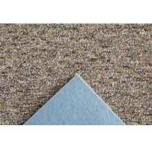 Strukturovaný smyčkový koberec s modrým plstěným podkladem, detailní pohled na povrch a zadní stranu.