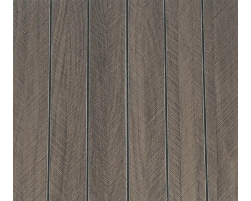 Podlaha v dekoru dřeva se vzorem chevron a viditelnou strukturou dřeva