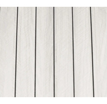 Bílé panely ve vzhledu dřeva s tmavými podélnými spárami.