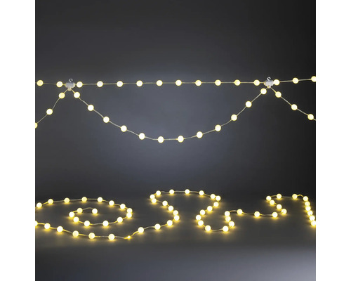 LED světelný řetěz s teplými bílými kulatými žárovkami pro dekorativní účely.