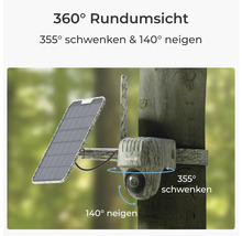 Bezpečnostní kamera s maskovacím vzorem a solárním panelem na stromě, otáčení o 355 stupňů a náklon o 140 stupňů pro 360stupňový rozhled.