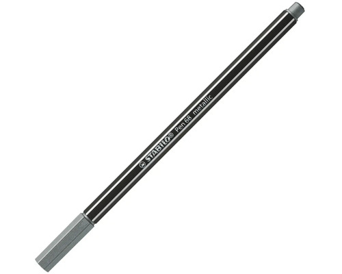 Fix Stabilo Pen 68 metallic ve stříbrné barvě s šestihranným tělem.