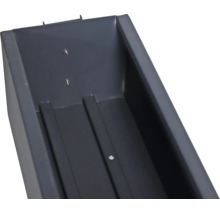 Vnitřní pohled na tmavě šedý obdélníkový kovový kontejner s vodicími lištami a šroubovými úchyty.
