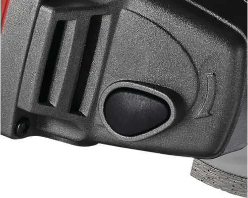 Detailní záběr na elektrické nářadí s černým tlačítkem a větracími otvory na krytu.