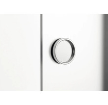 Kulatá kovová mušlová úchytka pro nábytek a skříňová dvířka v minimalistickém designu.