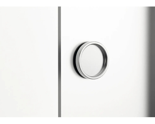 Kulatá kovová mušlová úchytka pro nábytek a skříňová dvířka v minimalistickém designu.