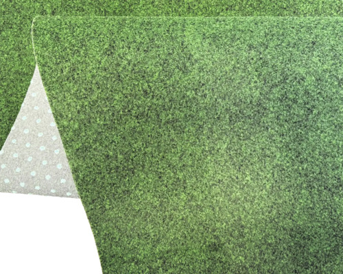 Umělý trávník s drenážními nopy pro balkon a terasu, odolná vpichovaná plsť.