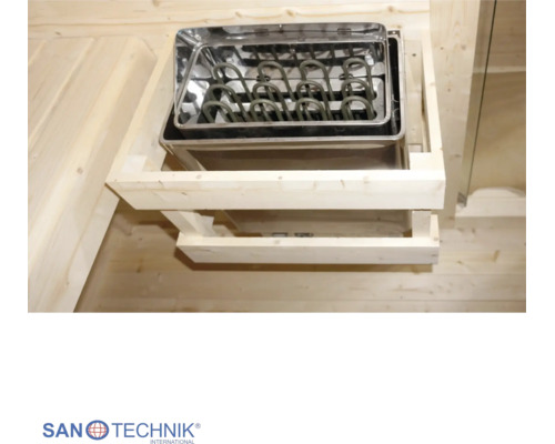 Elektrická saunová kamna z nerezové oceli s topnými tělesy ve světlé dřevěné sauně s dřevěnou ochrannou mřížkou. Sanotechnik Logo.