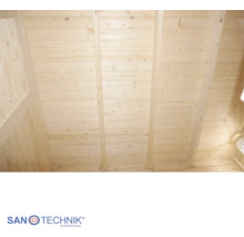Pohled do interiéru sauny se světlými dřevěnými panely a svislými trámy. Sanotechnik International Logo.