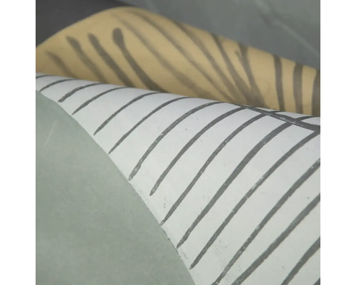 Vliesová tapeta s grafickým vzorem linií, detailní záběr struktury materiálu.