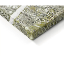 Detailní pohled na obraz na plátně, roh s napnutou látkou na dřevěném rámu, abstraktní design se strukturou štětce.