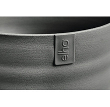 Detailní pohled na květináč s texturovaným povrchem a Elho Logo.